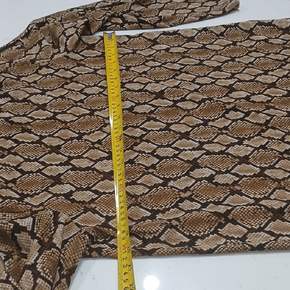 Michael Kors Size M Snake Snakeskin Print Open Cage Sleeve Shirt Gentle Used - Picture 5 of 7